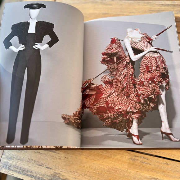 Alexander Mcqueen : Savage Beauty by Andrew Bolton (2011, Hardcover) - Picture 10 of 11